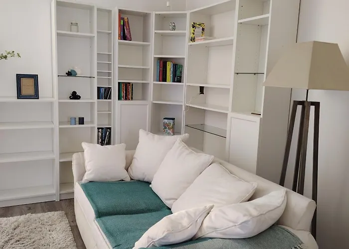 Hotel pres du College: Les Apparts' Hotel du Canal